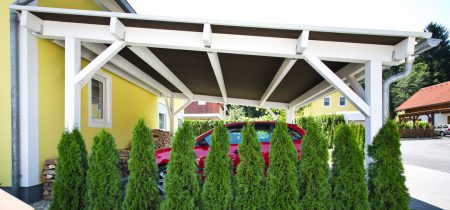 Modernes Carport weiß